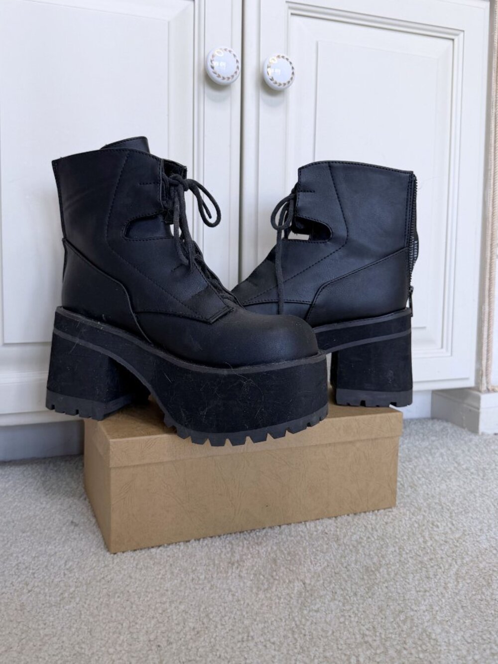Demonia Ranger 102 Chunky Platform Boots - Picture 5 of 7
